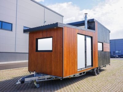 Tiny-House-Loft-Mobilheim-25qm-Wohnflaeche-auf-Trailer-768x512-1.jpg
